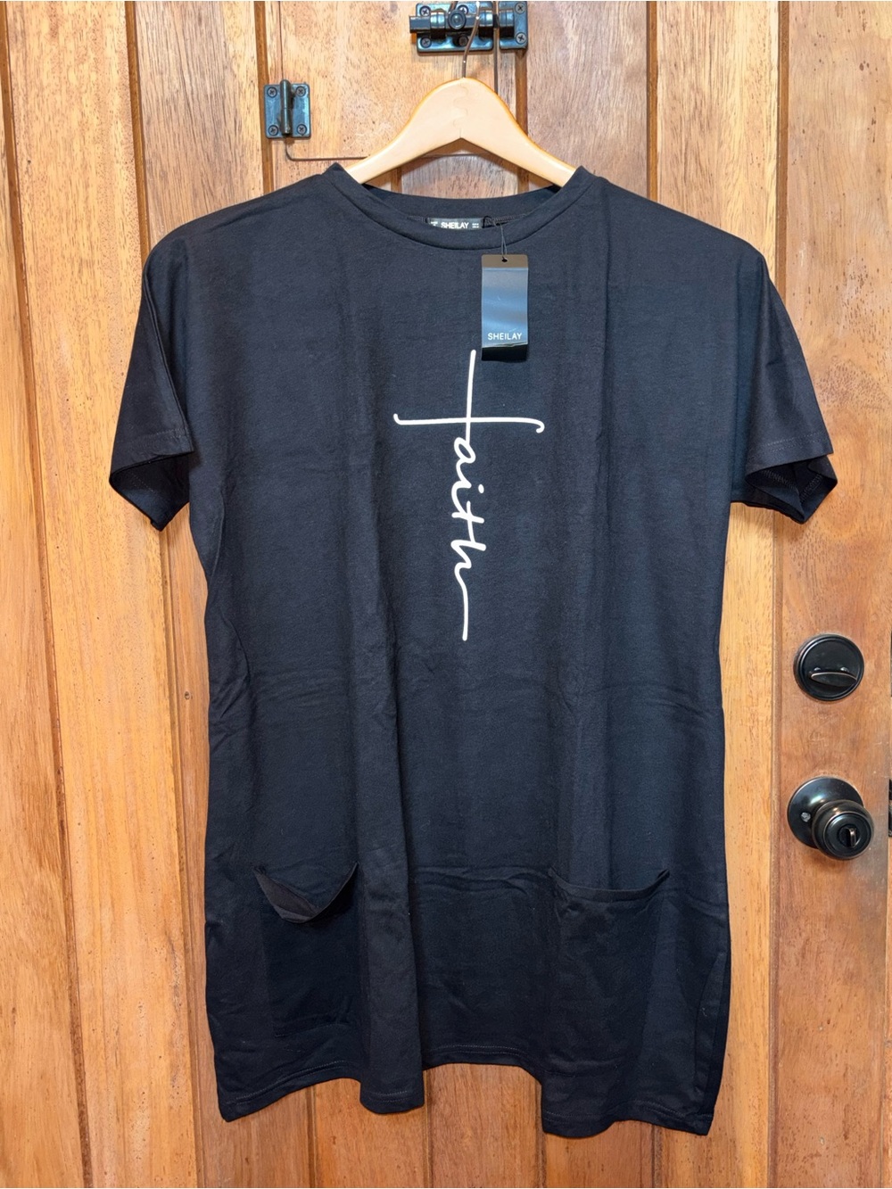 sheilay Black 'Faith' Graphic Tee